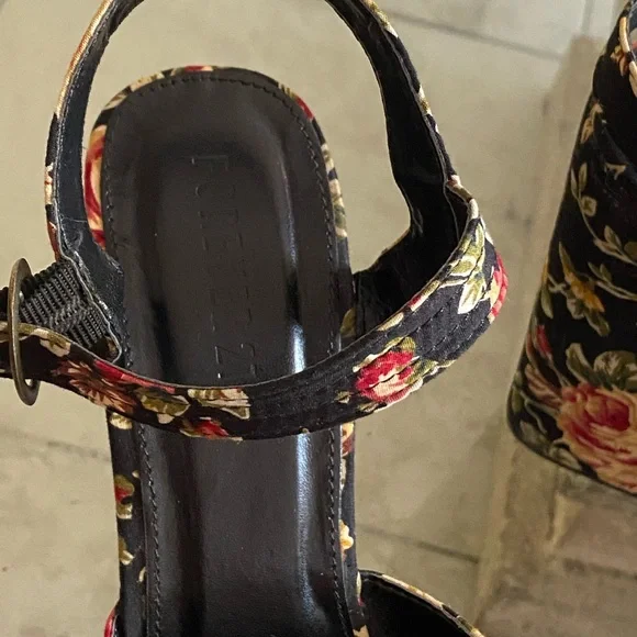 Beautiful Forever 21 Floral Wedges - Picture 5 of 13